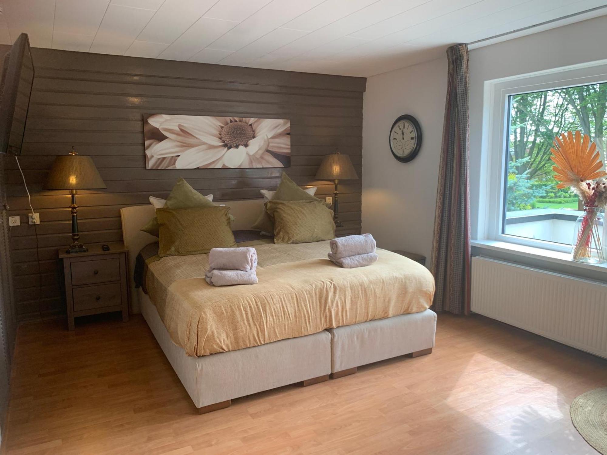 Comfortabele Familie Suite Met 2 Slk, Speelzolder, Balkon, Airco Den Ham Exterior photo